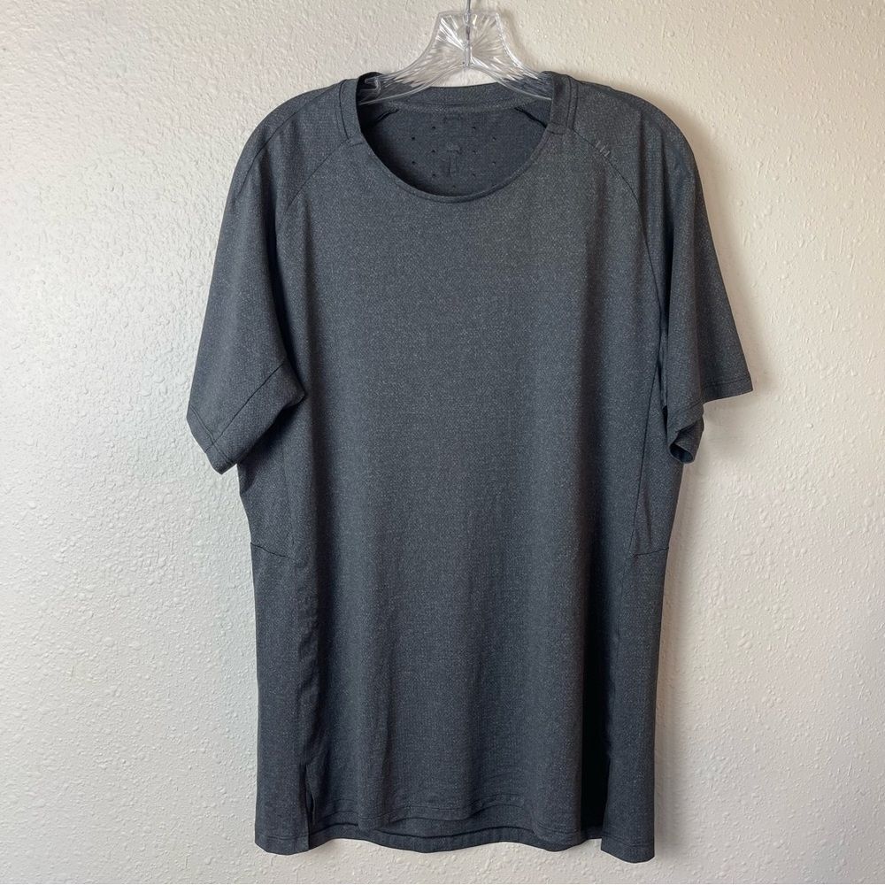 Lululemon Textured Training Short Sleeve Shirt Size Medium